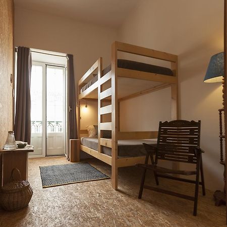 Marina Lounge Hostel Понта-Делгада Экстерьер фото