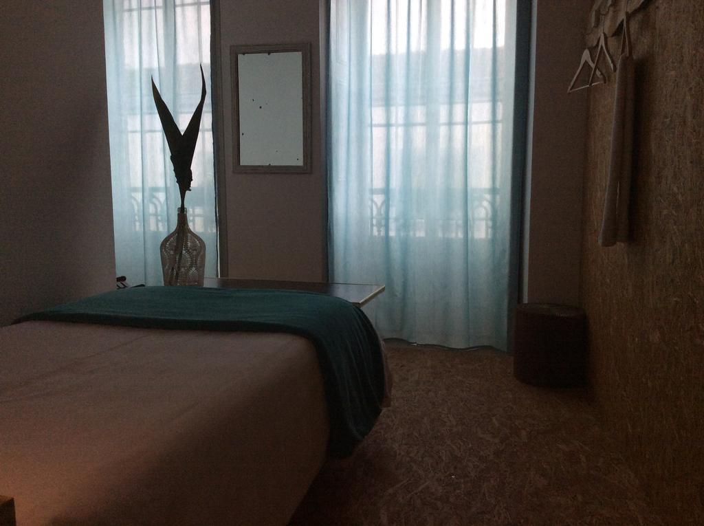 Marina Lounge Hostel Понта-Делгада Экстерьер фото